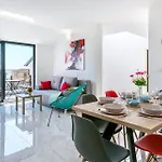 Nevia - B7 - Mpolo Apartamento *
